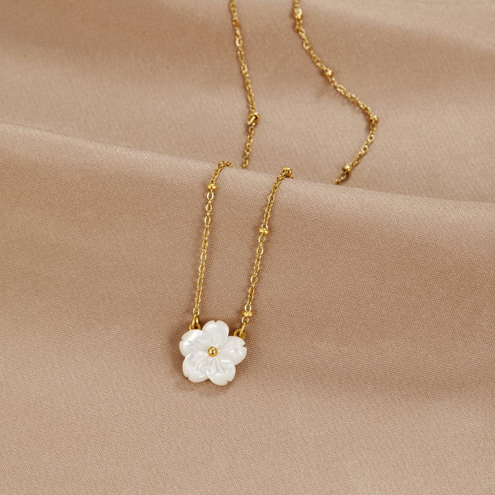 Beautiful Flowers Necklace